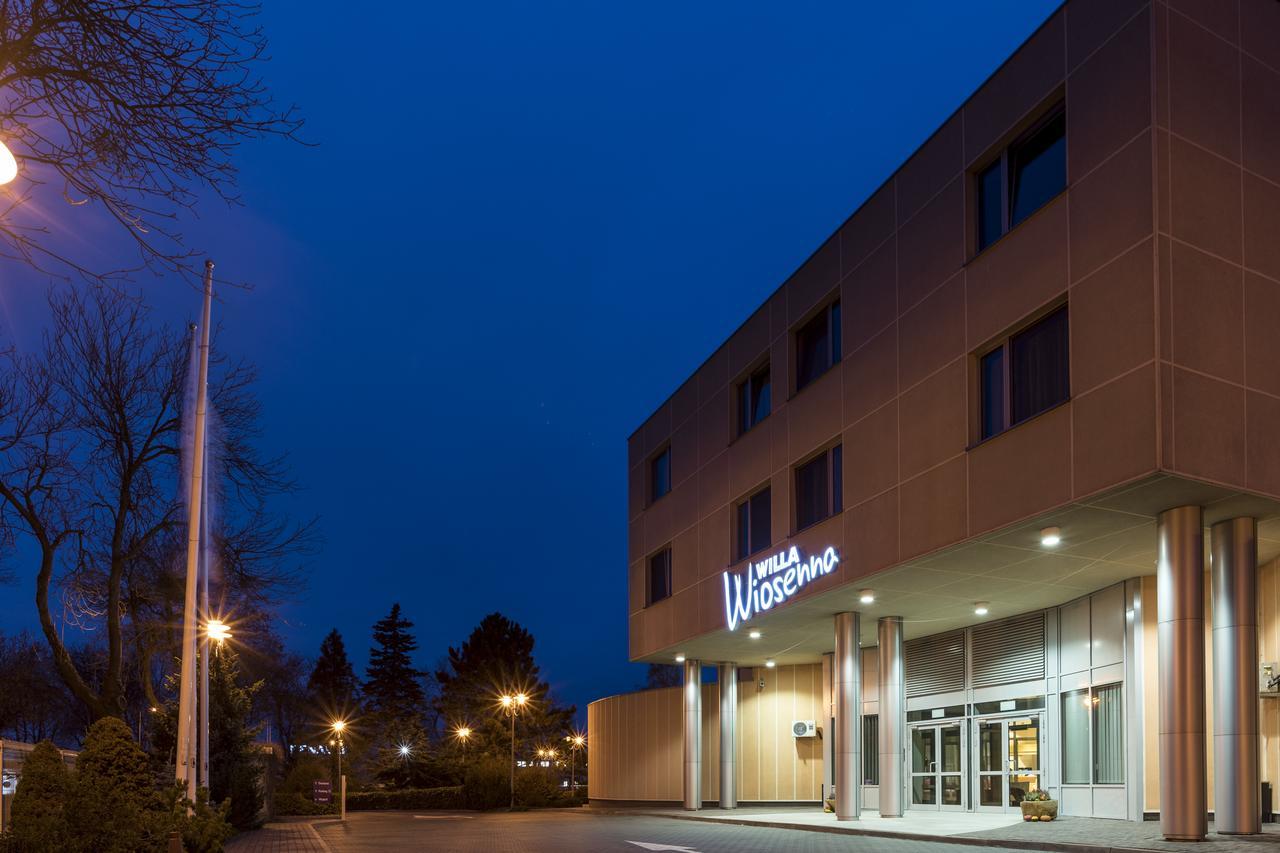 Willa Wiosenna Hotel โอชารูฟ มาโซเวียตสกี ภายนอก รูปภาพ