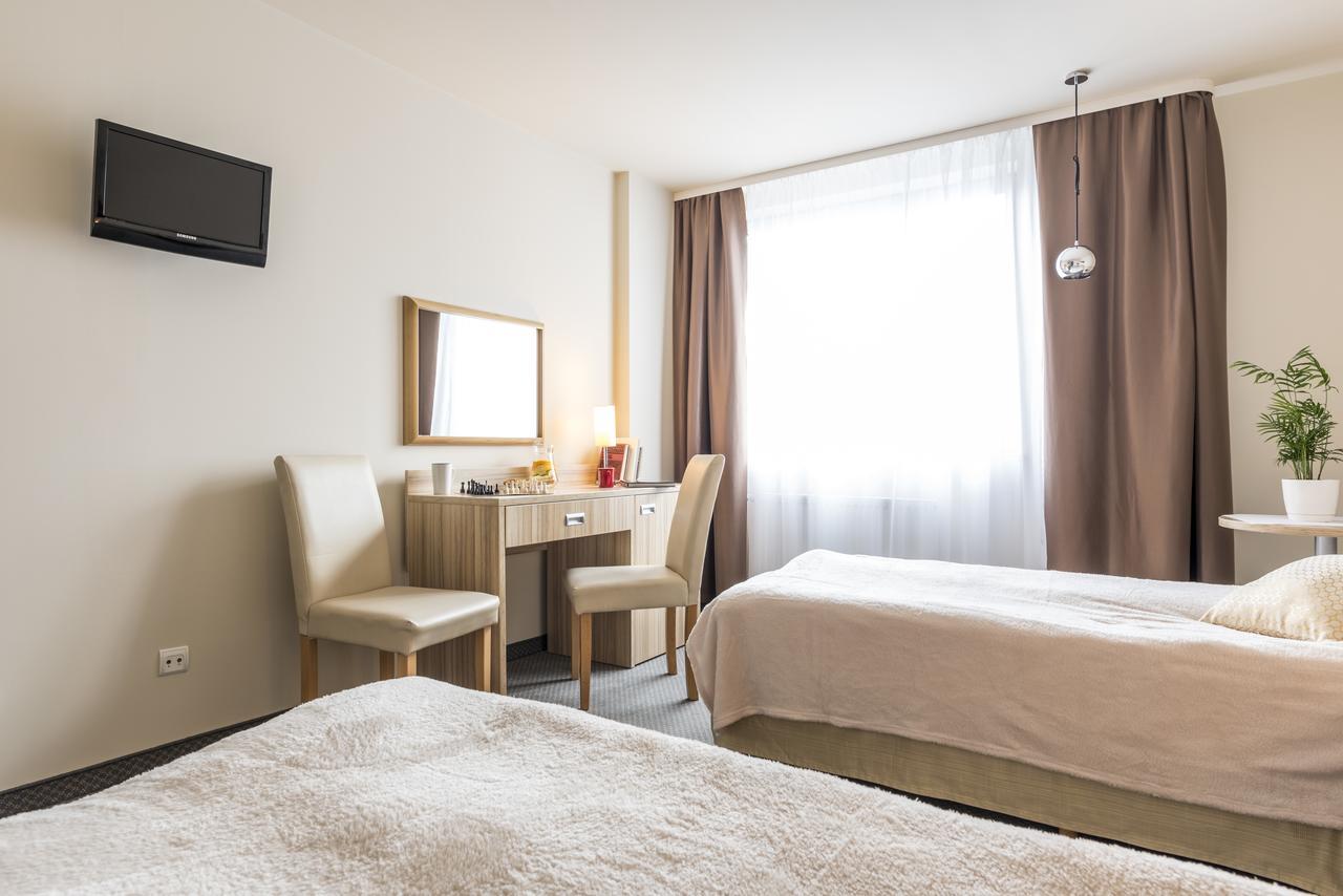 Willa Wiosenna Hotel โอชารูฟ มาโซเวียตสกี ภายนอก รูปภาพ