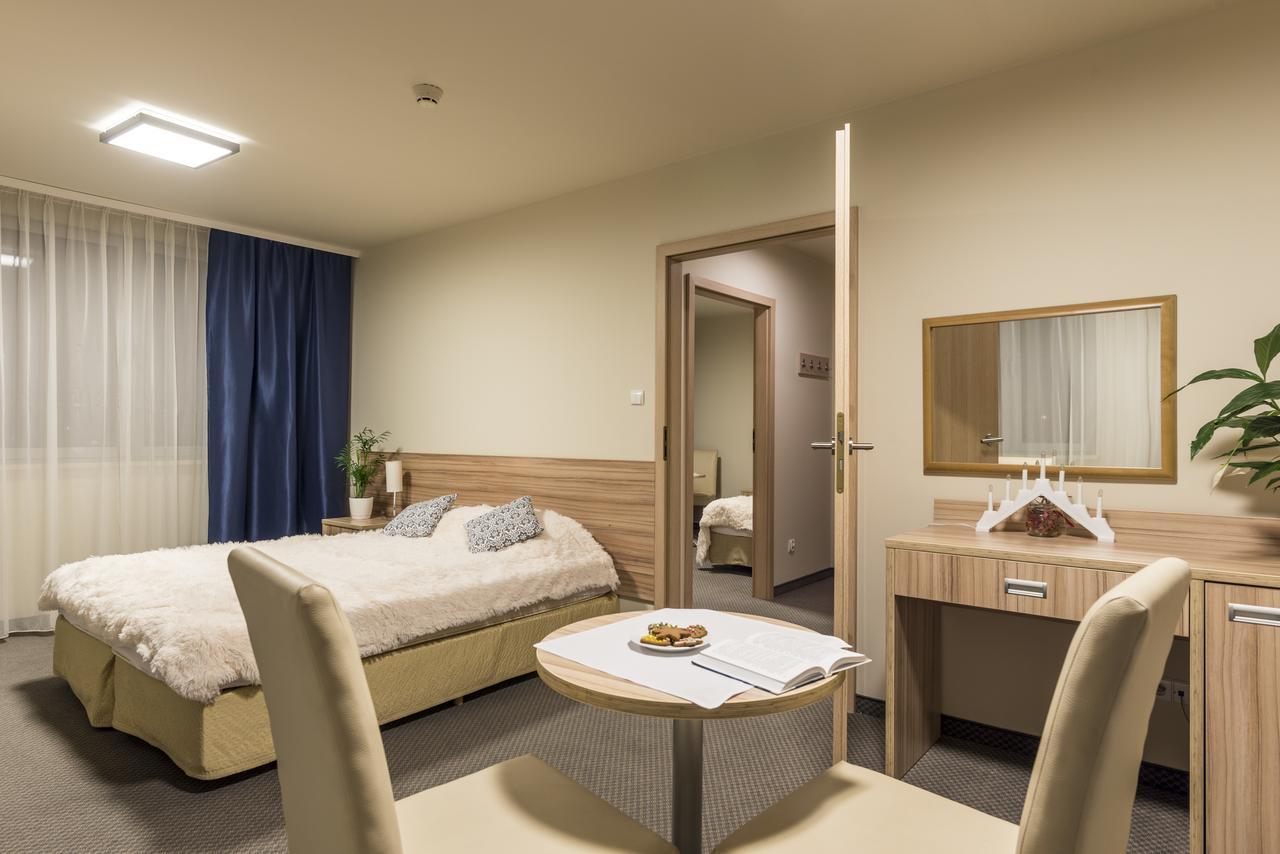 Willa Wiosenna Hotel โอชารูฟ มาโซเวียตสกี ภายนอก รูปภาพ