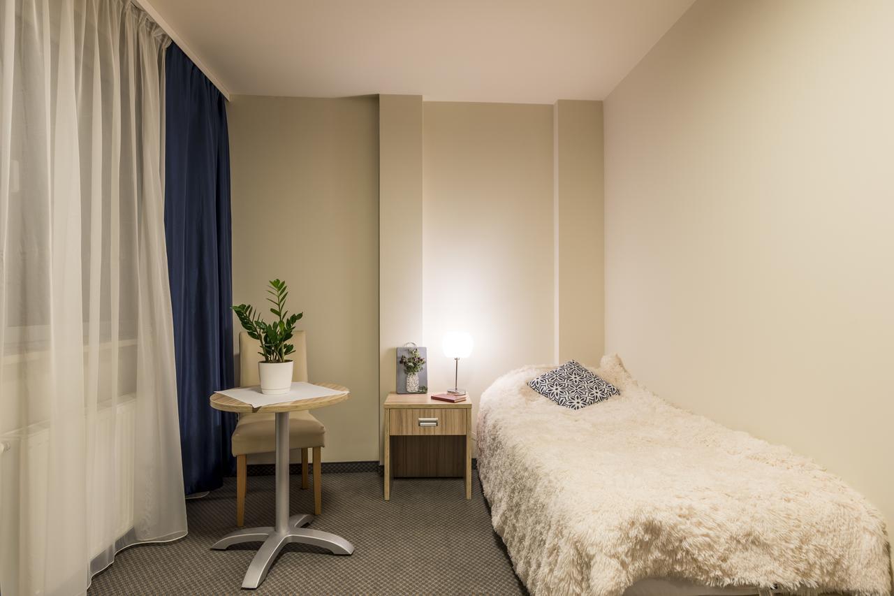 Willa Wiosenna Hotel โอชารูฟ มาโซเวียตสกี ภายนอก รูปภาพ